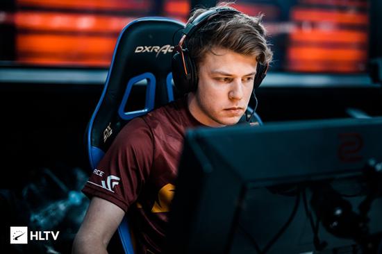 赛后采访 TheShy ：单人选择规则不是很好。第一场比赛是……一场无需评论的比赛。