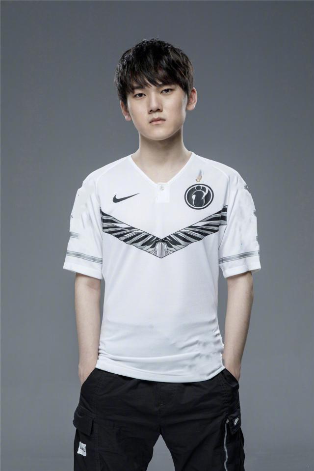 等NAVI拿TI冠军的时候我们就踢了Yatoro