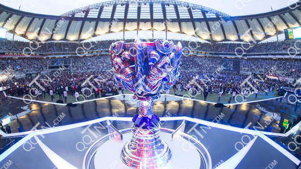 只能说伙食真好！JDG赛训Vlog：哥几个日常训练的一天！